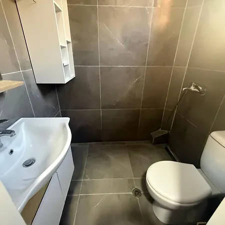 Elis Apartmán Tirana
